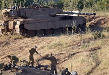 İsrail askerleri Golan tepelerinde tetikte bekliyor