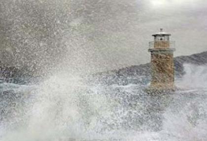 Karadeniz'de fırtına, dalgalar 4 metreye ulaştı