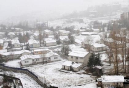 Van ve Hakkari'de ulaşıma kar engeli
