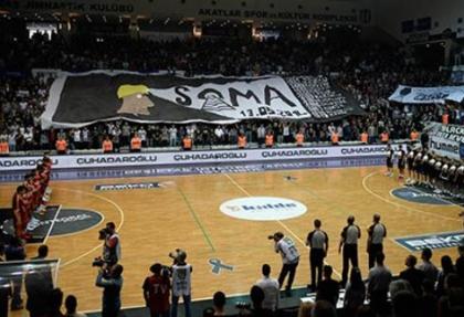 Beşiktaş ve Galatasaray'dan Soma için baretli saygı duruşu