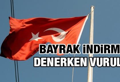 Türk bayrağını indirmeye çalışan kişi vuruldu